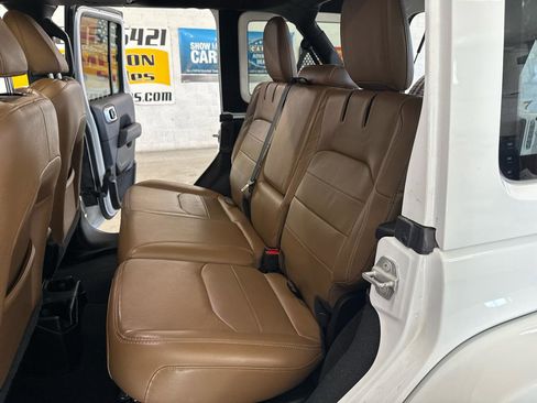Used 2022 Jeep Wrangler Unlimited Sahara w/ Cold Weather Group AWD/4WD image 33