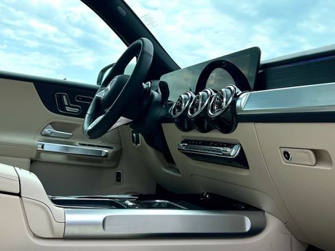 Certified 2026 Mercedes-Benz GLB 250 4MATIC image 19