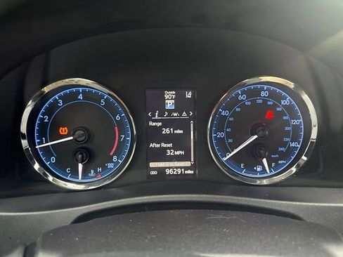 Used 2017 Toyota Corolla SE w/ SE Premium Package FWD image 8
