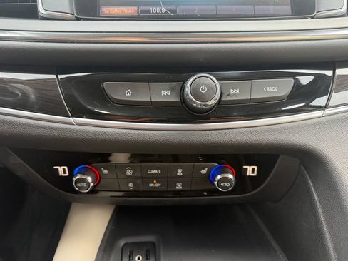 Used 2018 Buick Enclave Essence AWD/4WD image 19