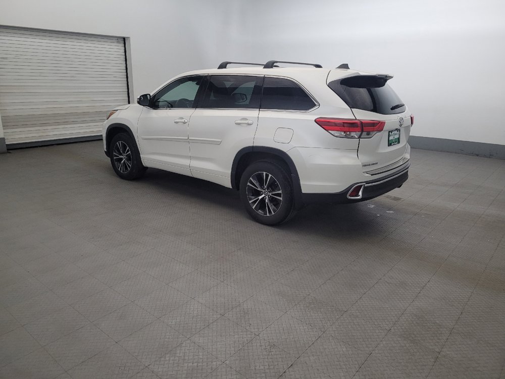 Used 2018 Toyota Highlander LE w/ Protection Package #3 AWD/4WD image 3