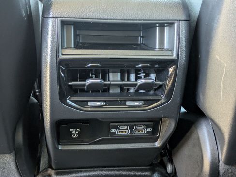 Used 2023 Jeep Grand Cherokee Laredo w/ Luxury Tech Group I AWD/4WD image 25