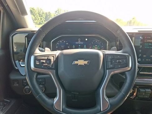 Used 2023 Chevrolet Silverado 1500 LT AWD/4WD image 19