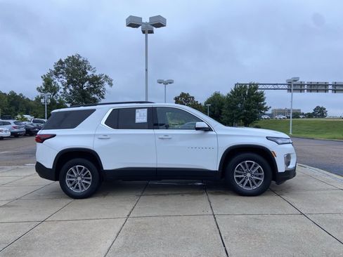 Used 2022 Chevrolet Traverse LT FWD image 16