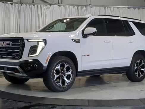 Used 2025 GMC Yukon AT4 w/ AT4 Premium Package AWD/4WD image 5