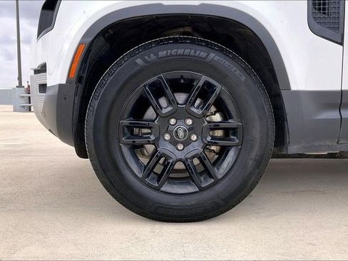 Used 2024 Land Rover Defender 110 S image 9