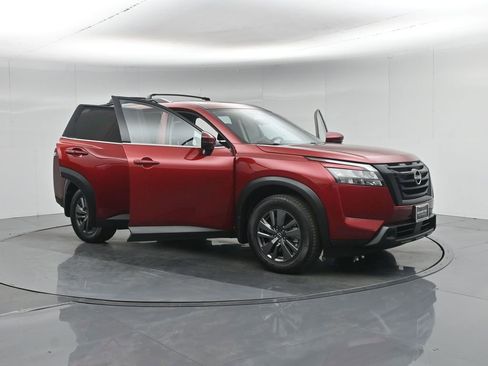 Used 2023 Nissan Pathfinder SV w/ SV Premium Package image 38