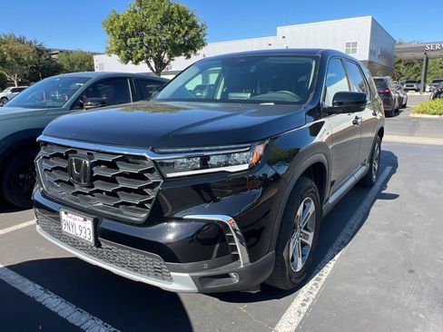 Used 2025 Honda Pilot EX-L image 2