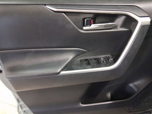 Used 2021 Toyota RAV4 XLE FWD image 20