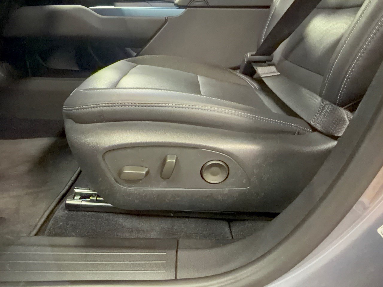 Used 2024 Chevrolet Equinox EV LT FWD image 16