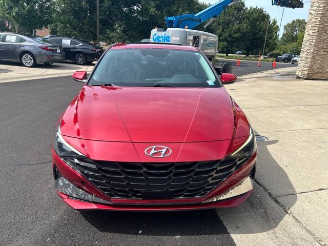 Used 2022 Hyundai Elantra Limited FWD image 2