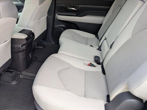 Used 2025 Toyota Grand Highlander AWD Hybrid image 18