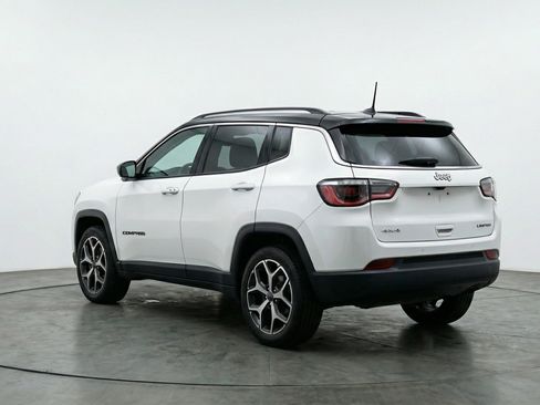 Used 2025 Jeep Compass Limited image 6