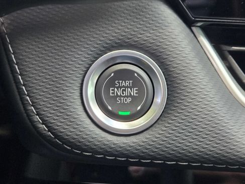 Used 2025 Chevrolet Equinox LT w/ Midnight Edition FWD image 21