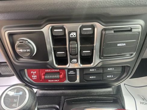 Used 2024 Jeep Gladiator Sport AWD/4WD image 22