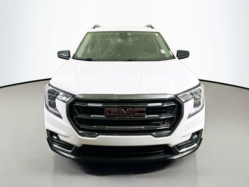 Used 2022 GMC Terrain AT4 image 2
