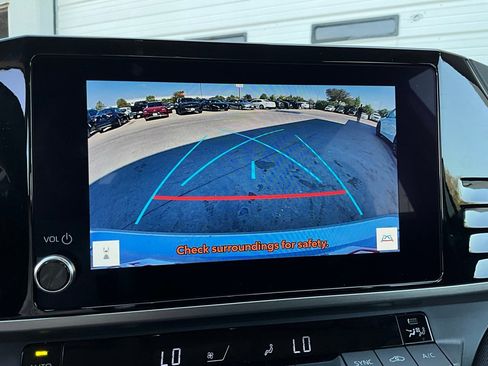 Used 2025 Toyota Camry LE image 27