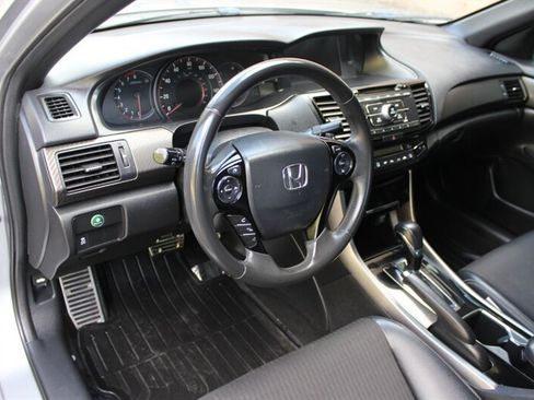 Used 2016 Honda Accord Sport image 9