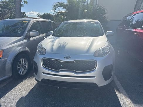 Used 2017 Kia Sportage LX FWD image 2