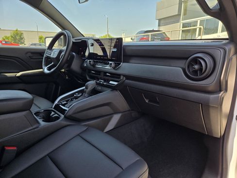 Used 2025 Chevrolet Colorado Trail Boss AWD/4WD image 29
