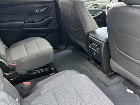 Used 2023 Chevrolet Traverse LT image 18