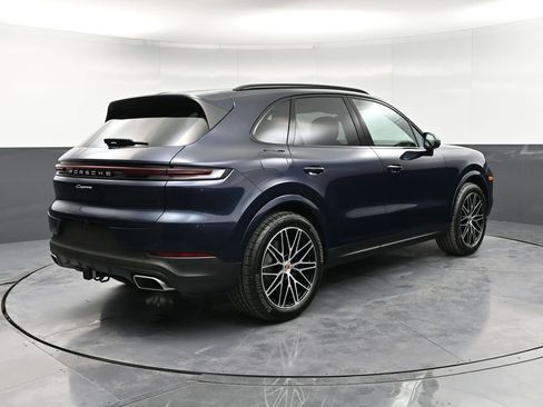 New 2026 Porsche Cayenne Base image 8