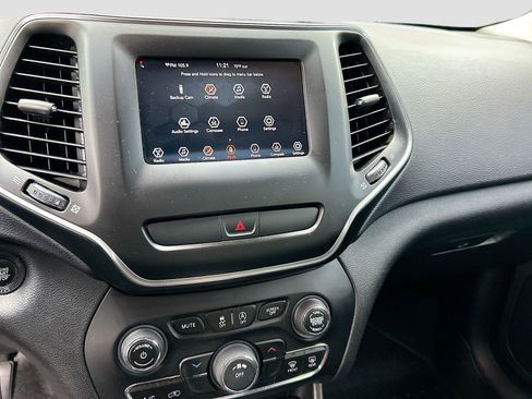 Used 2019 Jeep Cherokee Latitude Plus AWD/4WD image 26