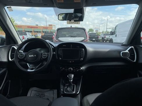 Used 2025 Kia Soul LX w/ LX Technology Package FWD image 37