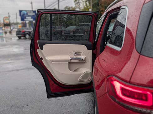 Used 2020 Mercedes-Benz GLB 250 4MATIC image 34