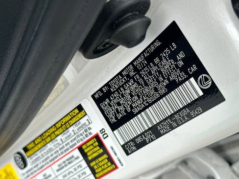 Certified 2025 Lexus ES 300h w/ Premium Package image 23