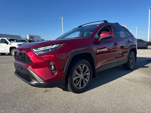 Used 2023 Toyota RAV4 XLE Premium image 2