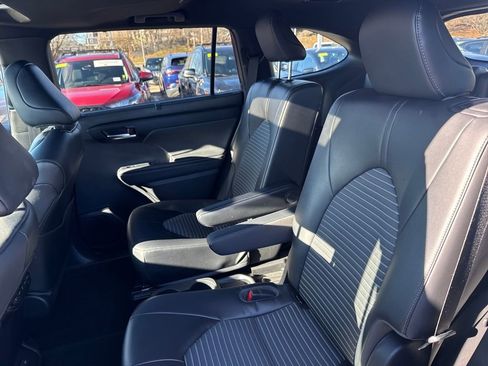 Used 2023 Toyota Highlander XSE image 35