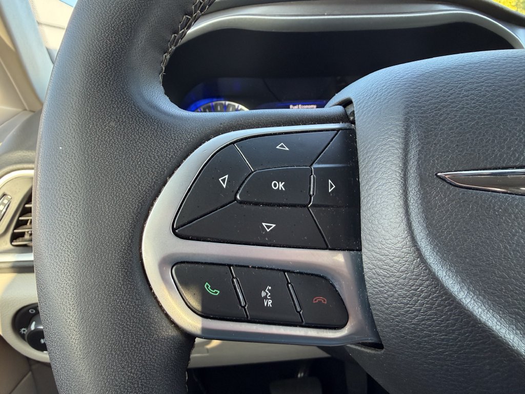 Used 2024 Chrysler Pacifica Touring-L FWD image 31