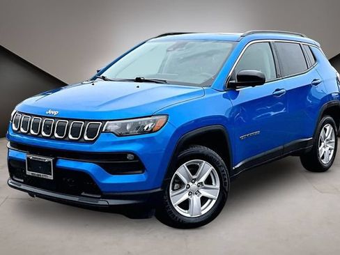Used 2022 Jeep Compass Latitude w/ Sun and Sound Group AWD/4WD image 1