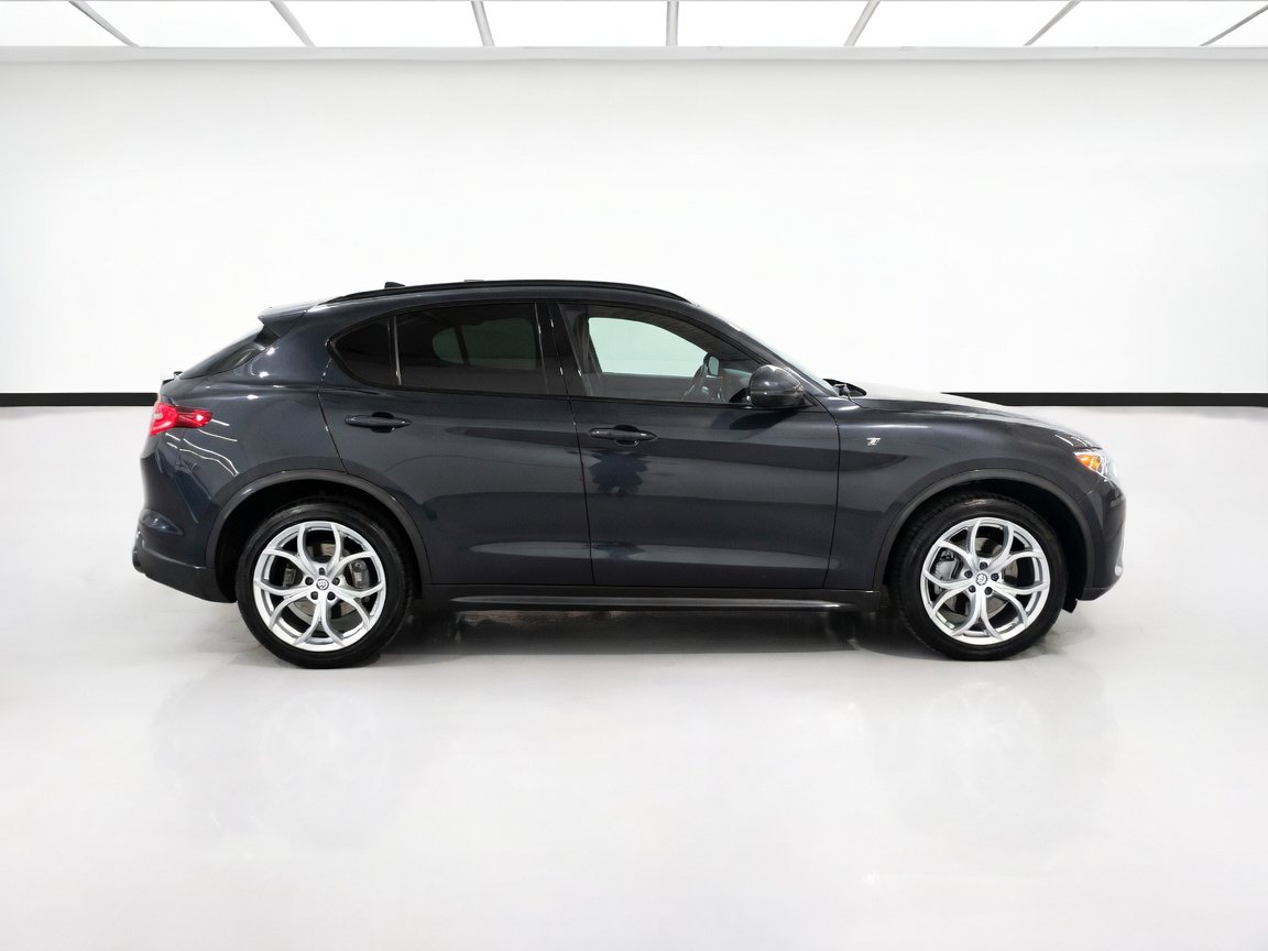 Used 2022 Alfa Romeo Stelvio Ti AWD/4WD image 26