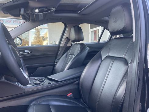 Used 2018 Alfa Romeo Giulia AWD image 18