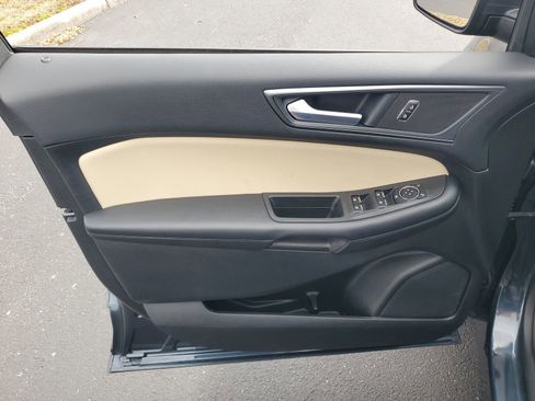 Certified 2024 Ford Edge SE image 13