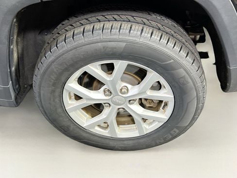 Used 2023 Jeep Grand Cherokee L Limited image 28