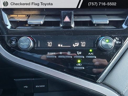 Used 2023 Toyota Camry SE w/ Cold Weather Package image 18