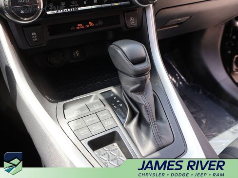 Used 2025 Toyota RAV4 XLE AWD/4WD image 36