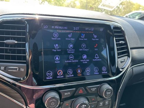 Used 2019 Jeep Grand Cherokee Limited w/ Luxury Group II image 27