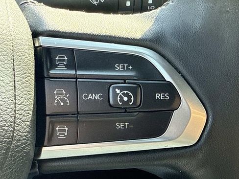 Used 2023 Jeep Compass Limited AWD/4WD image 15