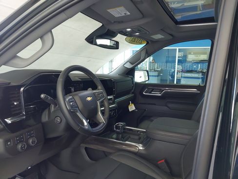 Used 2025 Chevrolet Silverado 1500 LTZ AWD/4WD image 2