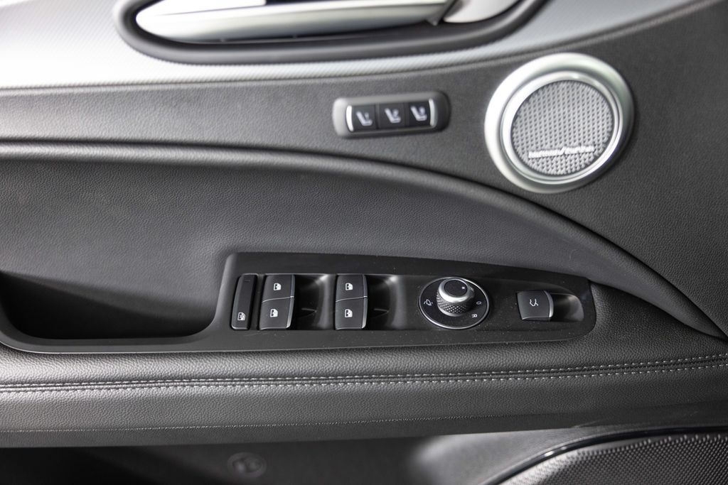 New 2026 Alfa Romeo Stelvio Sprint AWD/4WD image 21