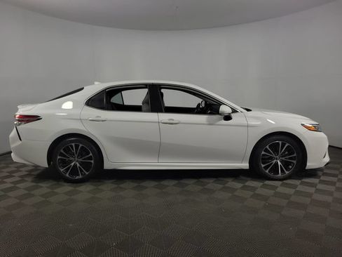 Used 2019 Toyota Camry SE w/ Convenience Package FWD image 12