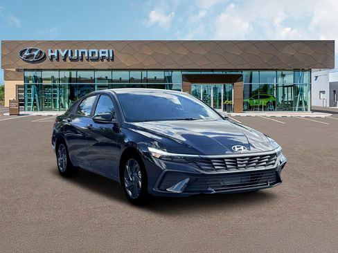 New 2026 Hyundai Elantra Sport FWD image 11