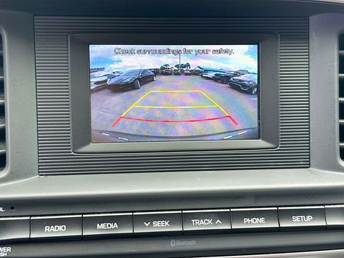Used 2019 Hyundai Elantra SE image 14