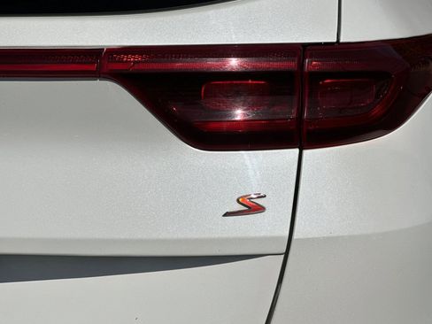 Used 2020 Kia Sportage S image 32