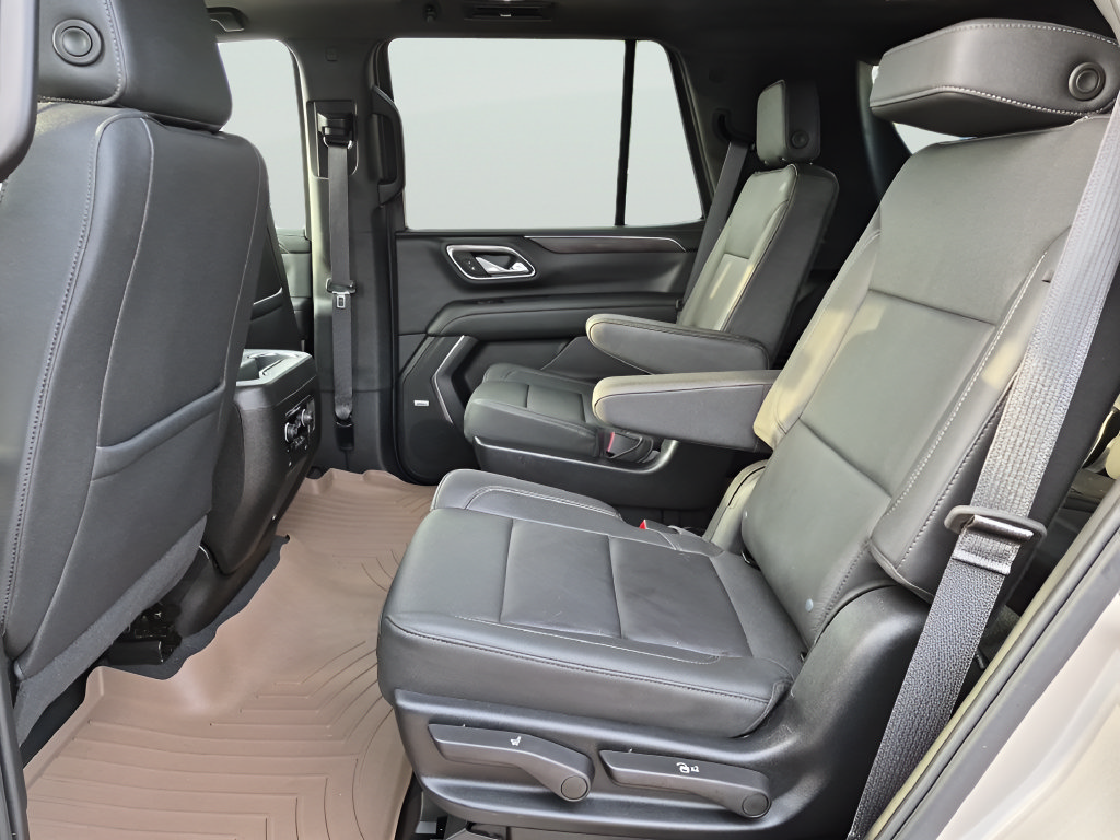 Used 2023 Chevrolet Tahoe Z71 w/ Luxury Package AWD/4WD image 32