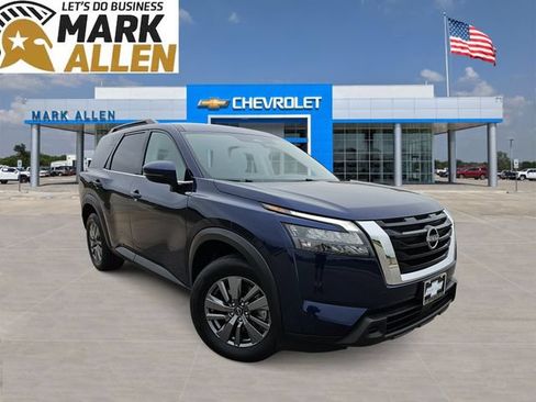 Used 2025 Nissan Pathfinder SV FWD image 1